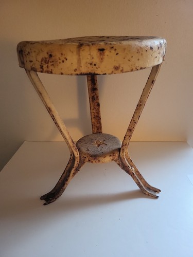 Antique primitive iron - antique,